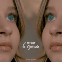 În Oglindă - Antonia