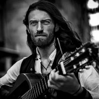 Estas Tonne